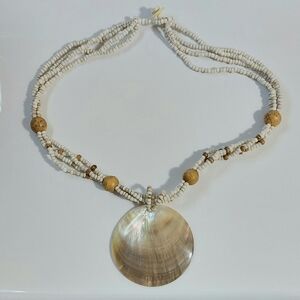 Vintage 80s Shell and Beaded Pendant Necklace